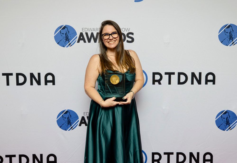 USF alumna Meghan Bowman accepts the Edward R. Murrow Award for Excellence in Podcasting at the ceremony in New York City on Oct. 14. © Chorus Photography