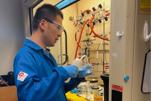 Dr. Wenqi “Vince” Liu performing an extraction experiment. (Photo courtesy of Wenqi “Vince” Liu)