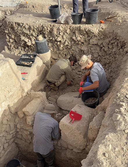 While students spend much of their time digging, they also have opportunities to explore museums, cathedrals, catacombs and the local culture. (Photo courtesy of Davide Tanasi)