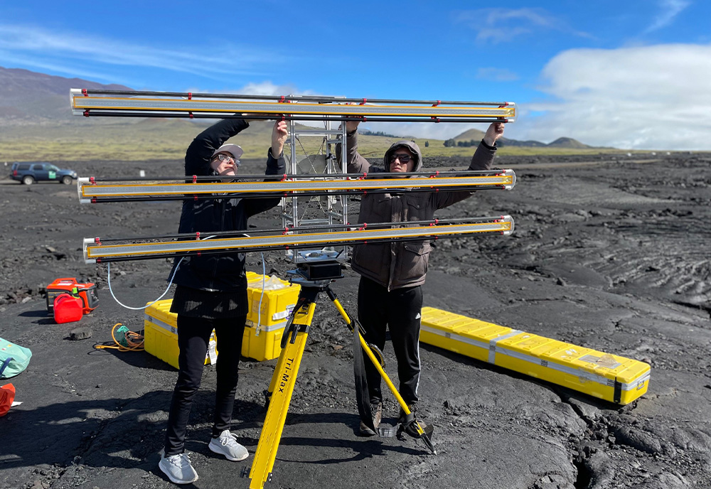 USF students Mahsa Afra (left) and Taha Chorsi (right) setting up the radar at Mauna Loa