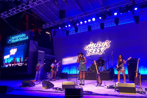 Holly Drive Collective performs on stage at Musikfest.