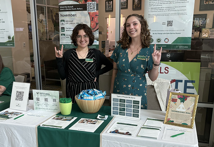 Valentina Arcila and Lianna Hernandez at the tabling event