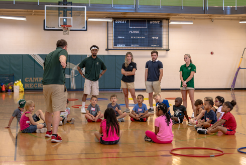 Craig Nieman and four USF Physical Education students teaching a free homeschool PE class.