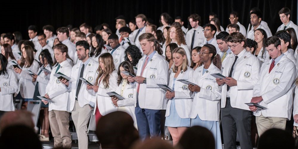 The Class of 2028 receives their White Coats. 