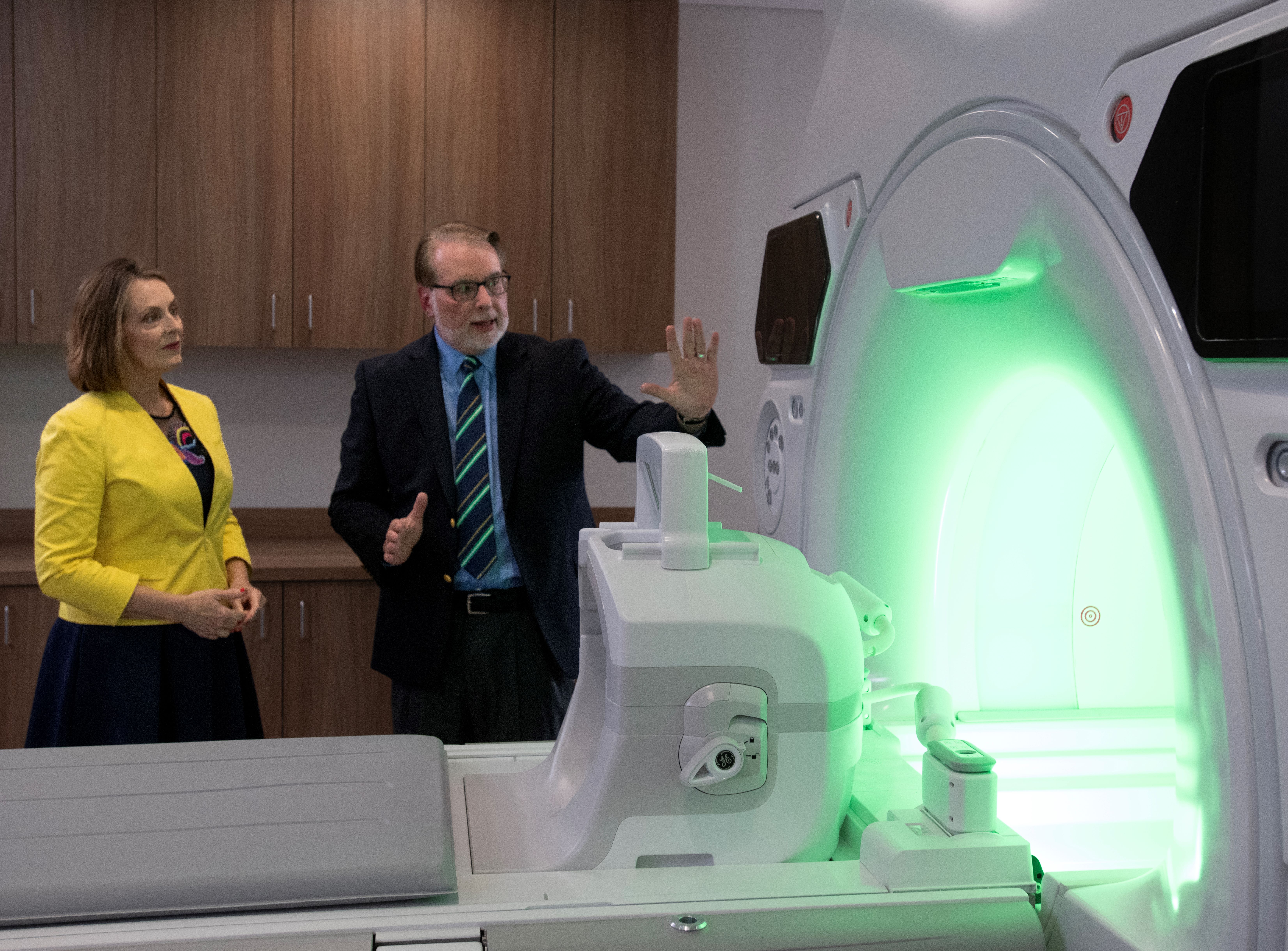 Dr. Cliff Gooch tours U.S. Rep Kathy Castor at the new fMRI facility at USF Health.