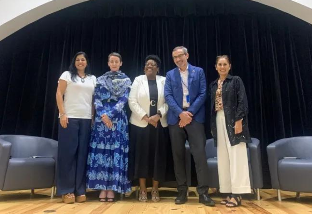 Drs. Arlene Calvo, Ana Rivière Cinnamond, Yoran Grant-Greene, Jean Francois Aguilera and Beatriz Padilla after a panel discussion. (Photo by Violeta Villar Liste) 