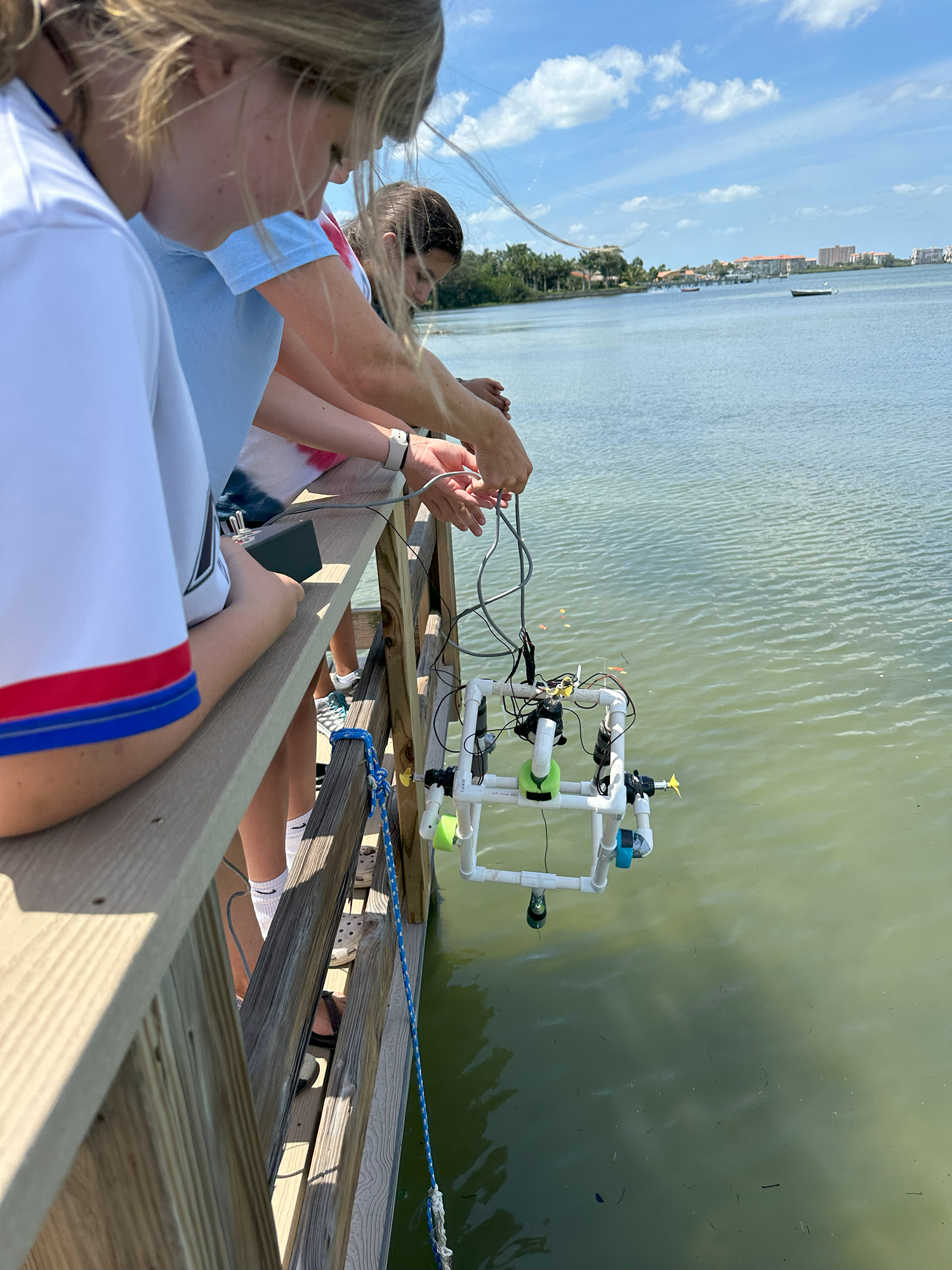 On the first day, the campers learned about the functions and use of ROVs and their main components