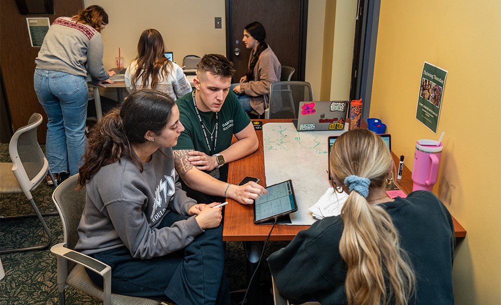 USF students meet in the Academic Success Center