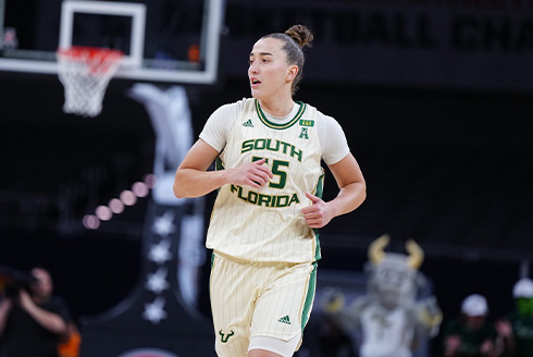 Carla Brito running during a game