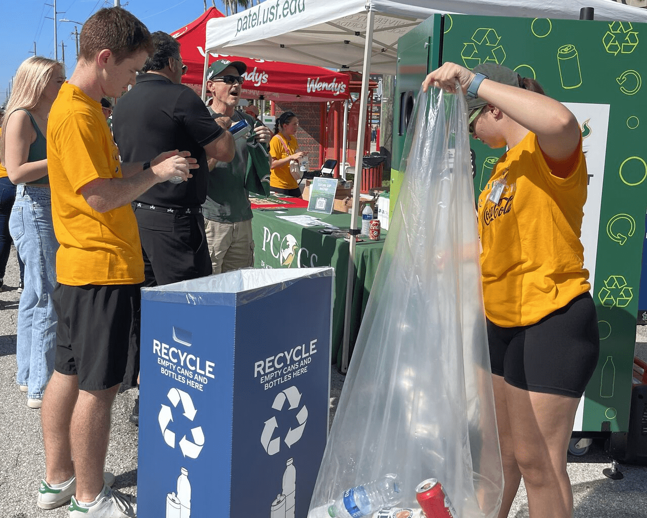 Students recycle at tailgate