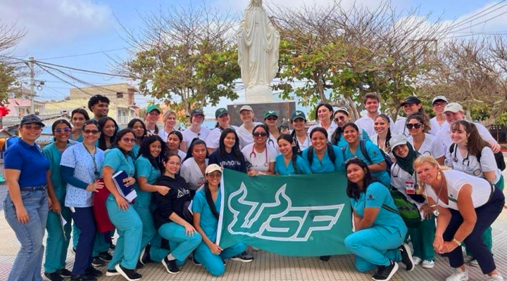 USF nursing students posing in Colombia